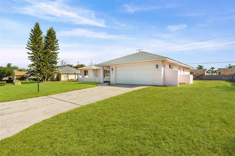 8219 Timber Lake Ln, Sarasota, FL 34243