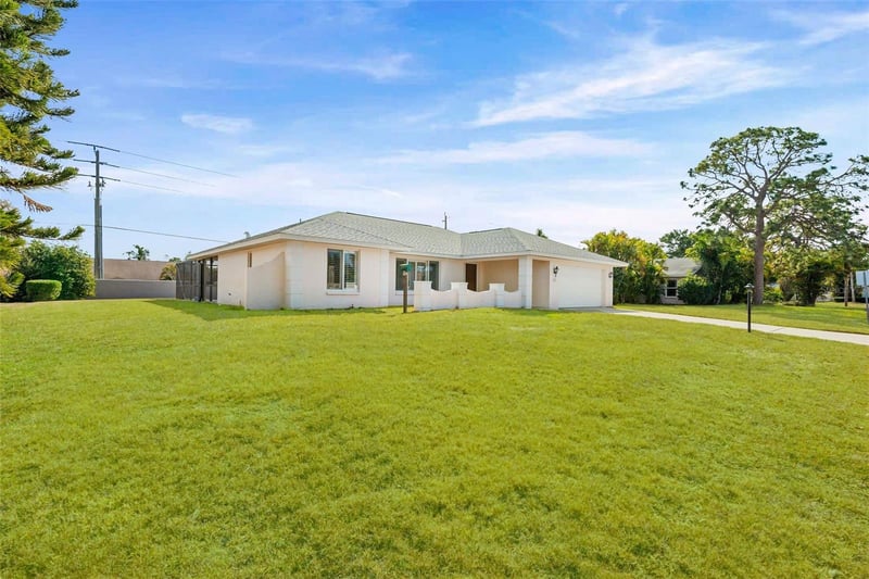 8219 Timber Lake Ln, Sarasota, FL 34243