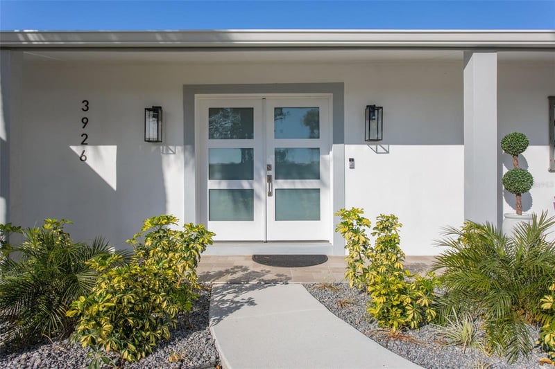 3926 Fontainebleau Dr, Tampa, FL 33634