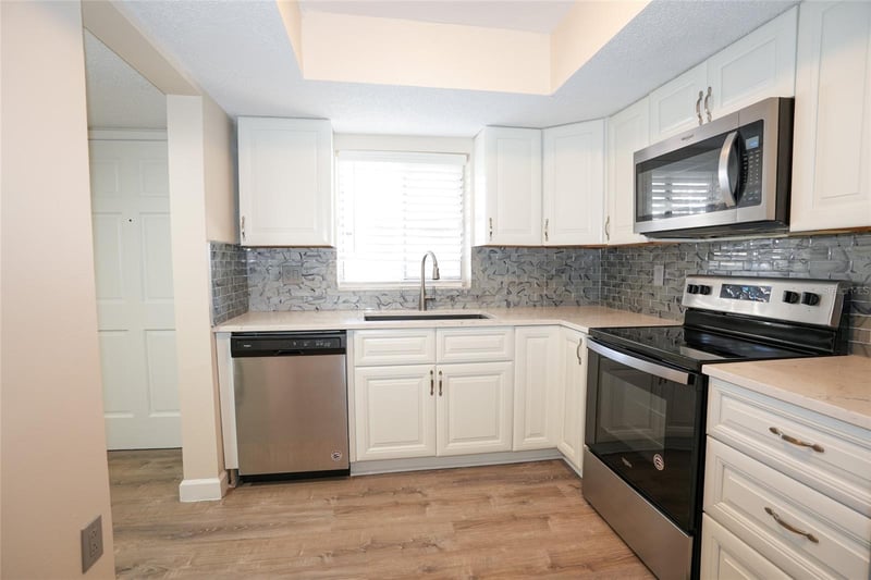 3502 Lake Bayshore Dr #K102, Bradenton, FL 34205