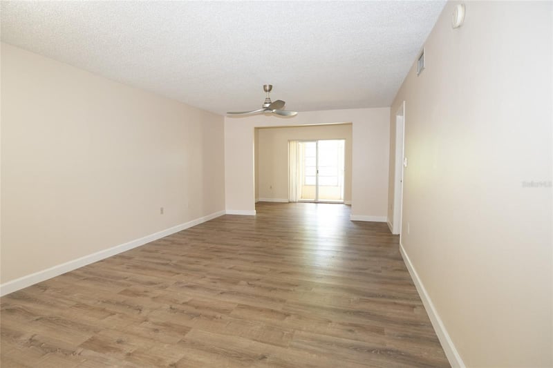 3502 Lake Bayshore Dr #K102, Bradenton, FL 34205