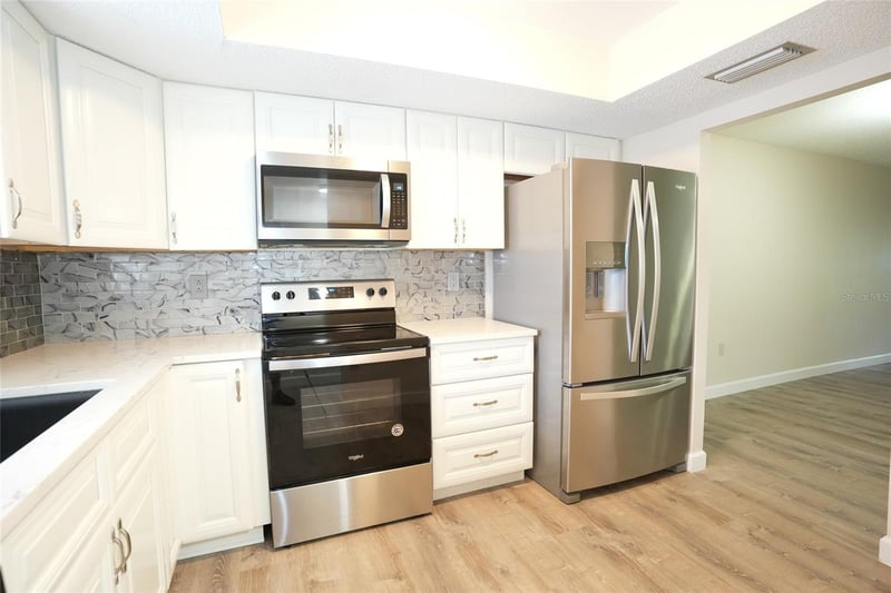 3502 Lake Bayshore Dr #K102, Bradenton, FL 34205