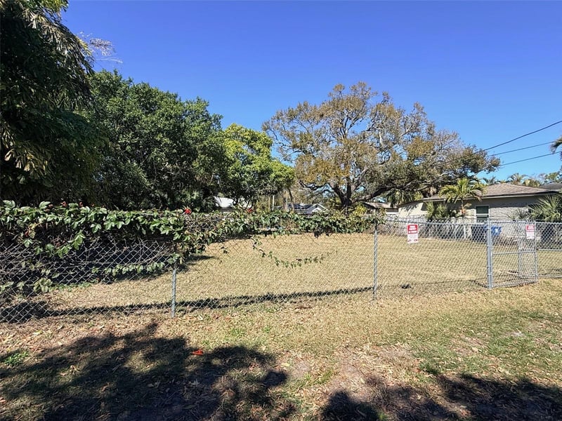 Ling A Mor Ter, St Petersburg, FL 33705
