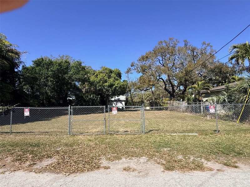 Ling A Mor Ter, St Petersburg, FL 33705
