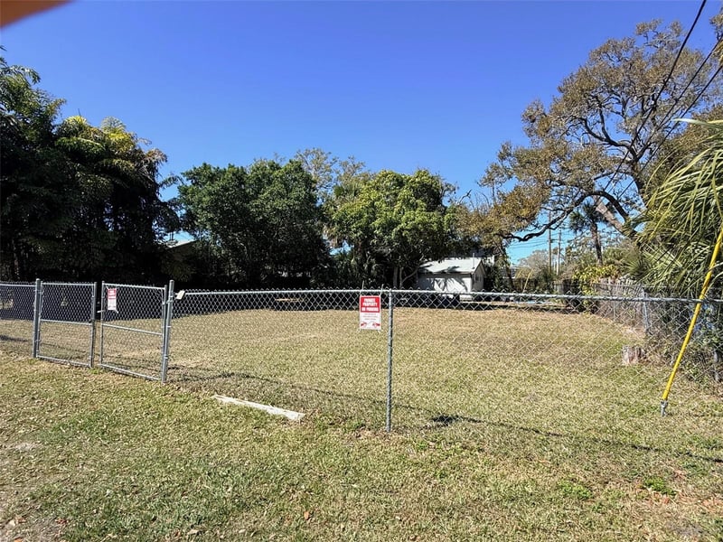 Ling A Mor Ter, St Petersburg, FL 33705