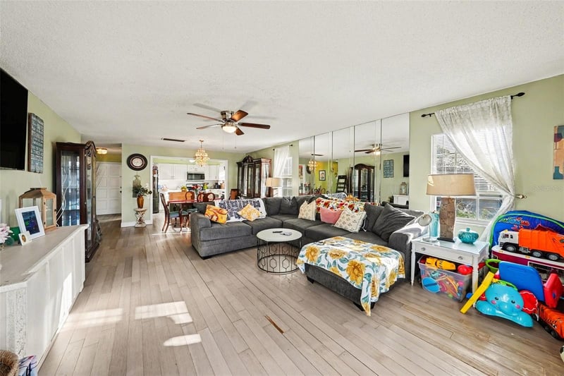 701 Poinsettia Rd #240, Belleair, FL 33756