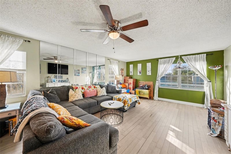 701 Poinsettia Rd #240, Belleair, FL 33756