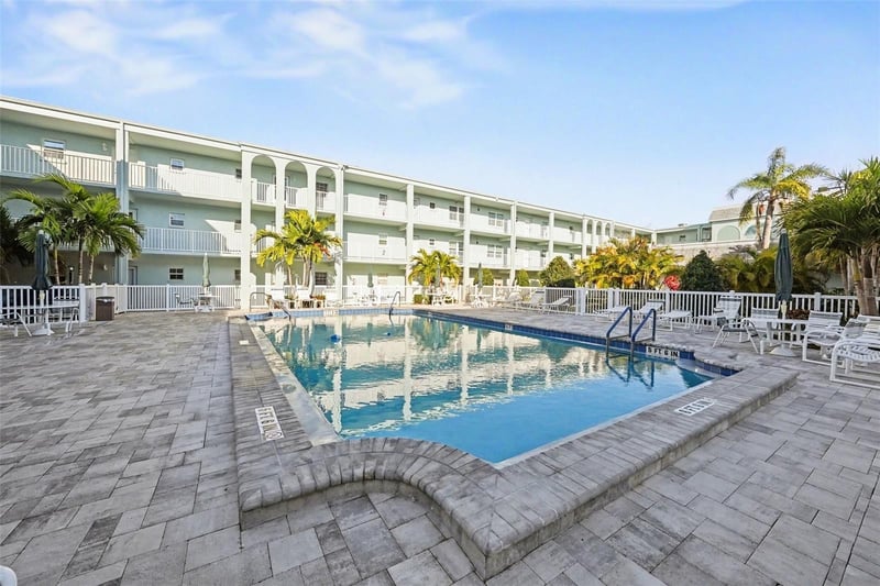 701 Poinsettia Rd #240, Belleair, FL 33756