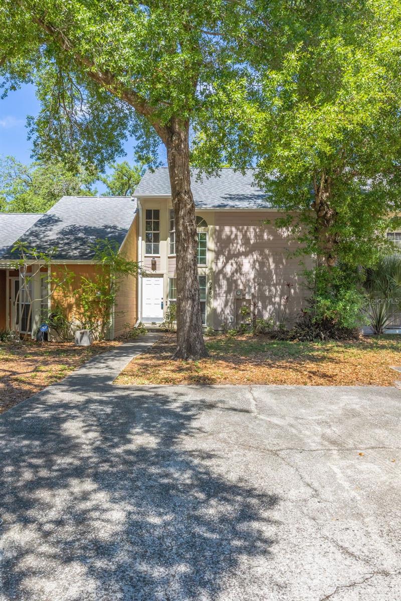 9465 Forest Hills Cir, Tampa, FL 33612