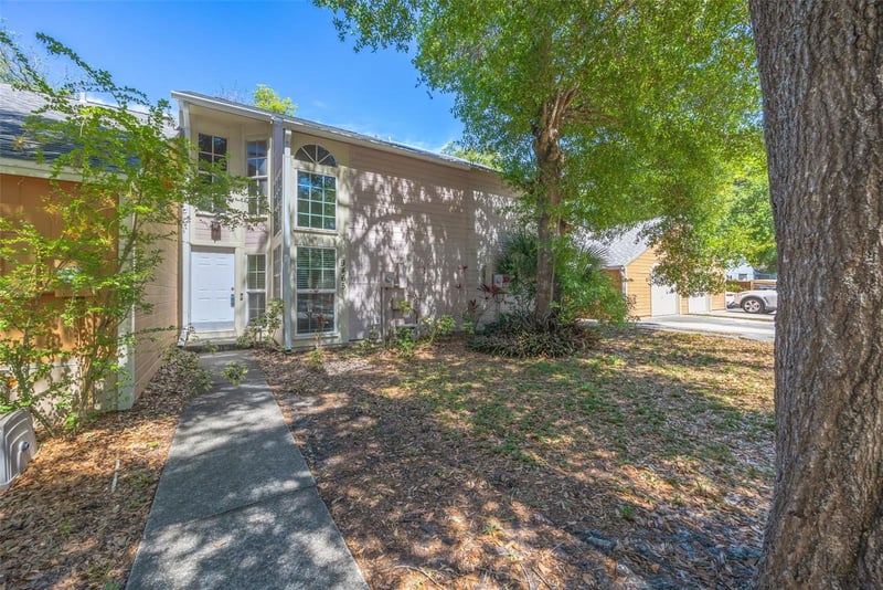 9465 Forest Hills Cir, Tampa, FL 33612