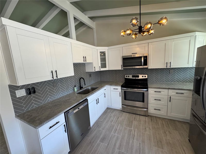 1500 Carson Cir, St Petersburg, FL 33703