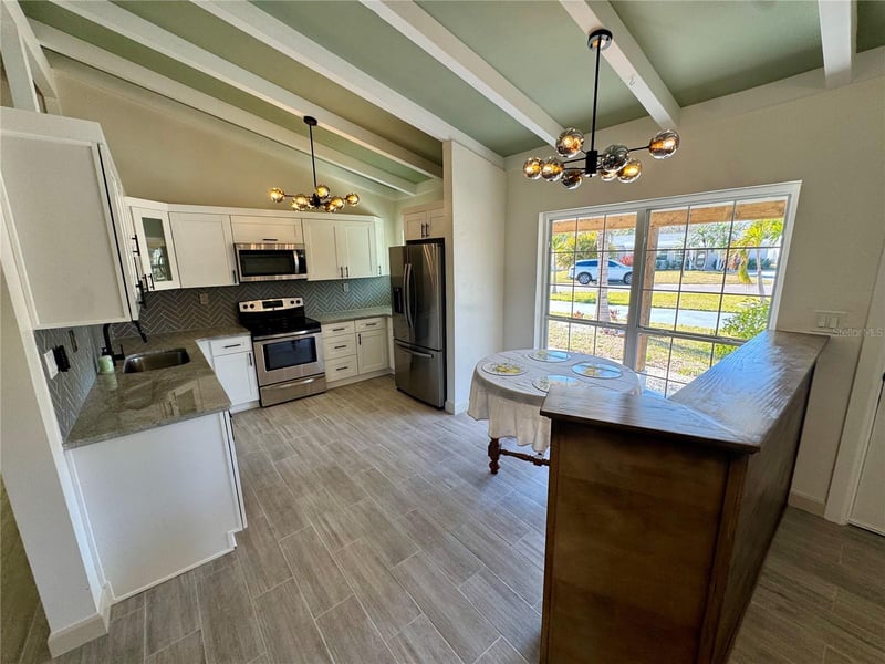 1500 Carson Cir, St Petersburg, FL 33703