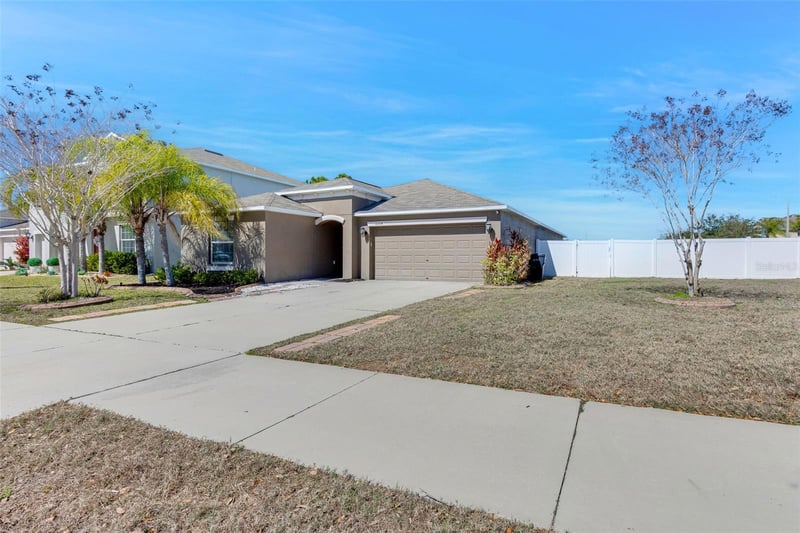 10554 Standing Stone Dr, Wimauma, FL 33598
