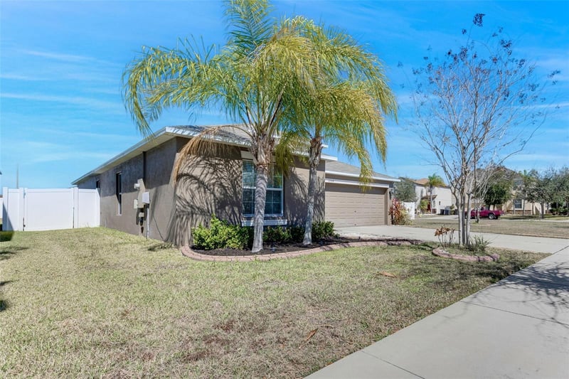 10554 Standing Stone Dr, Wimauma, FL 33598