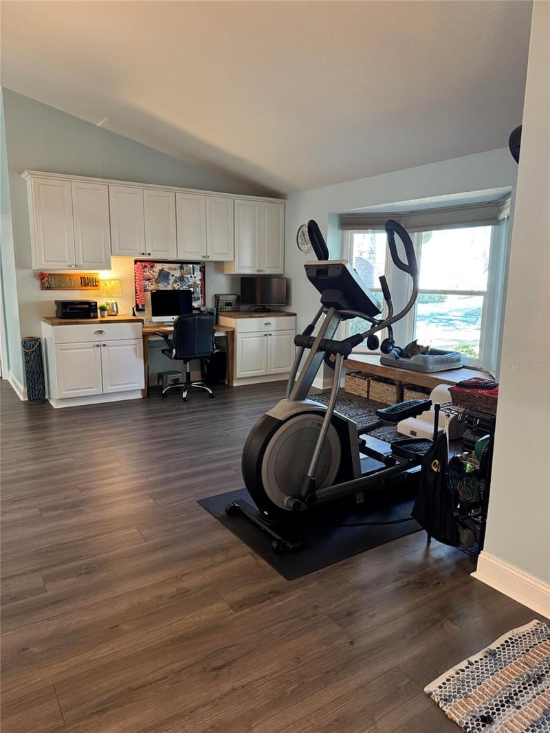 1407 Queensbury Ave, Valrico, FL 33596