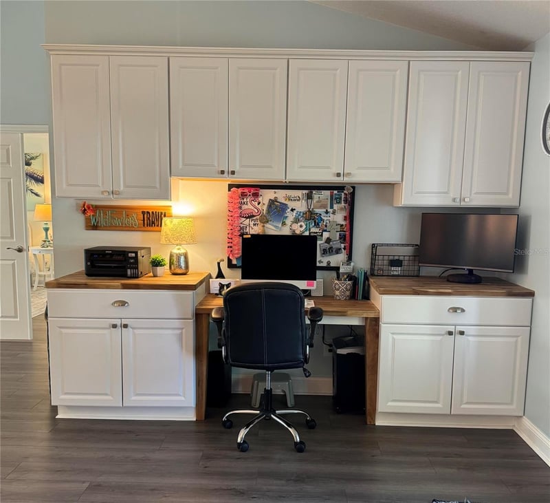 1407 Queensbury Ave, Valrico, FL 33596