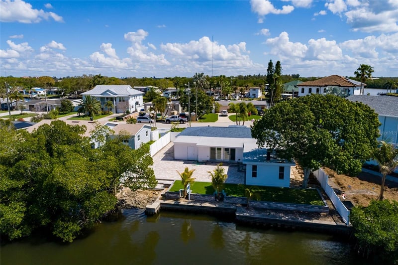 9046 Treasure Ln, St Petersburg, FL 33702