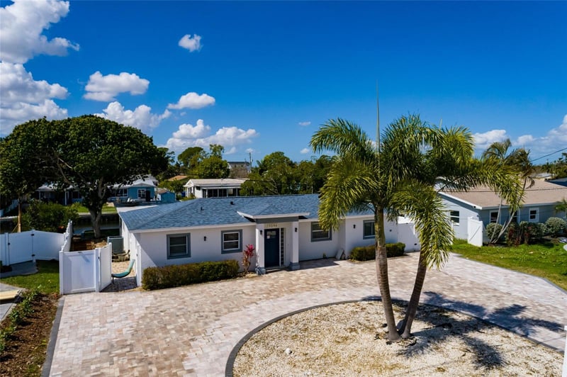 9046 Treasure Ln, St Petersburg, FL 33702