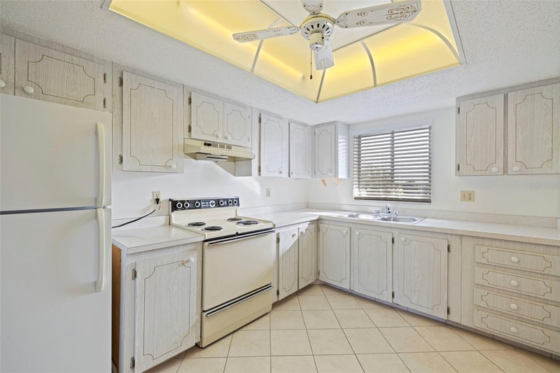 3408 Lake Bayshore Dr #P-317, Bradenton, FL 34205
