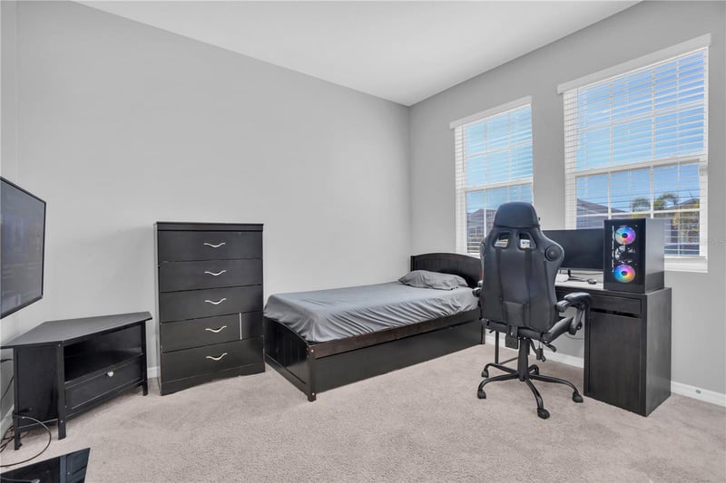 528 Ocean Spray Dr, Ruskin, FL 33570