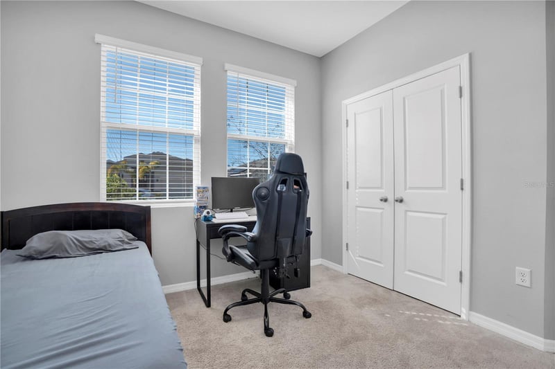 528 Ocean Spray Dr, Ruskin, FL 33570