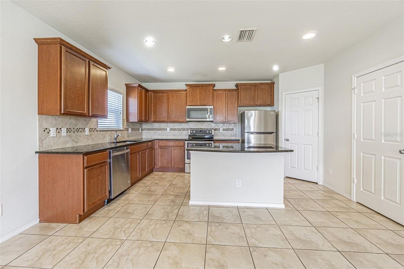 9303 American Hickory Ln, Riverview, FL 33578