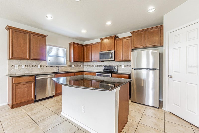9303 American Hickory Ln, Riverview, FL 33578