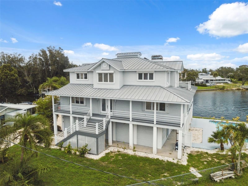 1906 Gulfview Dr, Holiday, FL 34691