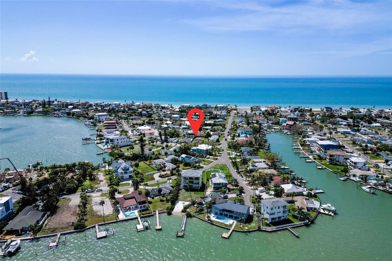 15822 Redington Dr, Redington Beach, FL 33708