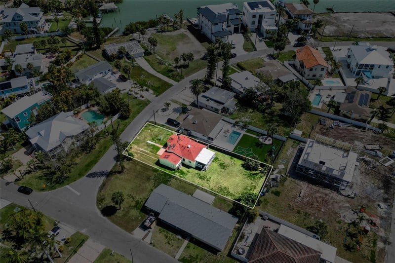 15822 Redington Dr, Redington Beach, FL 33708