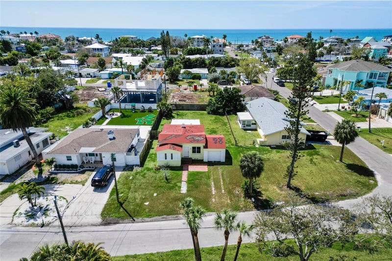 15822 Redington Dr, Redington Beach, FL 33708