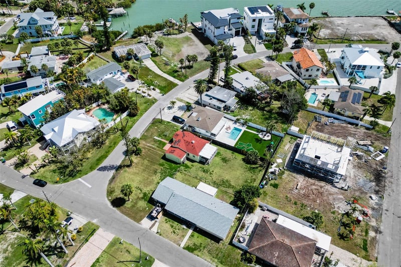 15822 Redington Dr, Redington Beach, FL 33708