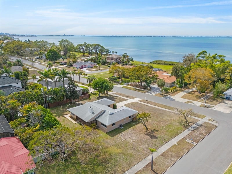 7549 Westmoreland Dr, Sarasota, FL 34243