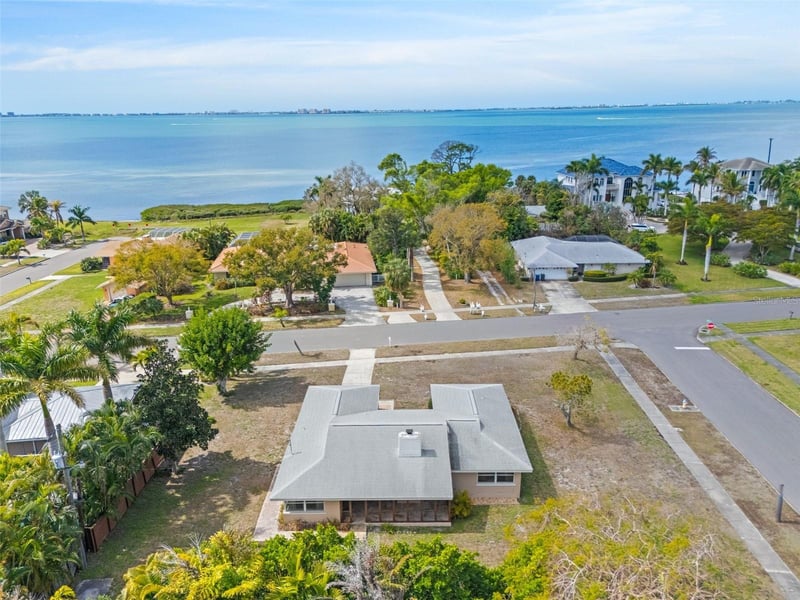 7549 Westmoreland Dr, Sarasota, FL 34243