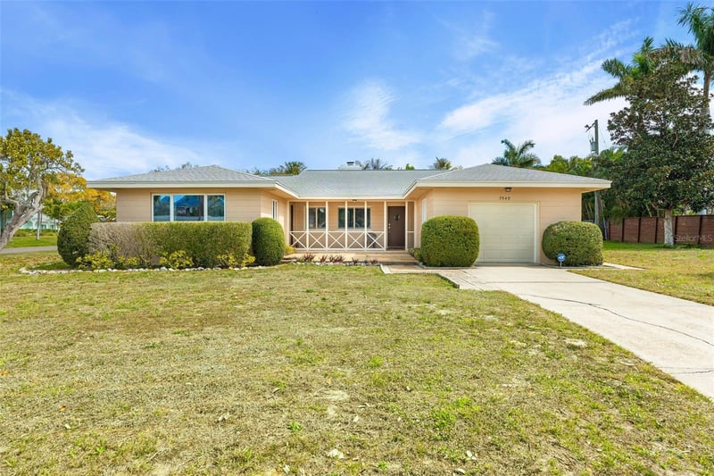 7549 Westmoreland Dr, Sarasota, FL 34243