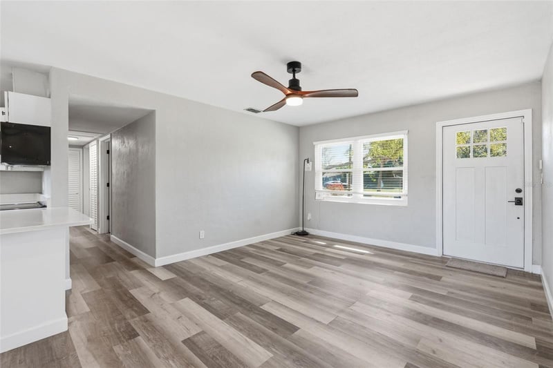 3951 Porpoise Dr, St Petersburg, FL 33705