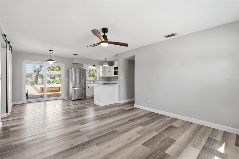 3951 Porpoise Dr, St Petersburg, FL 33705