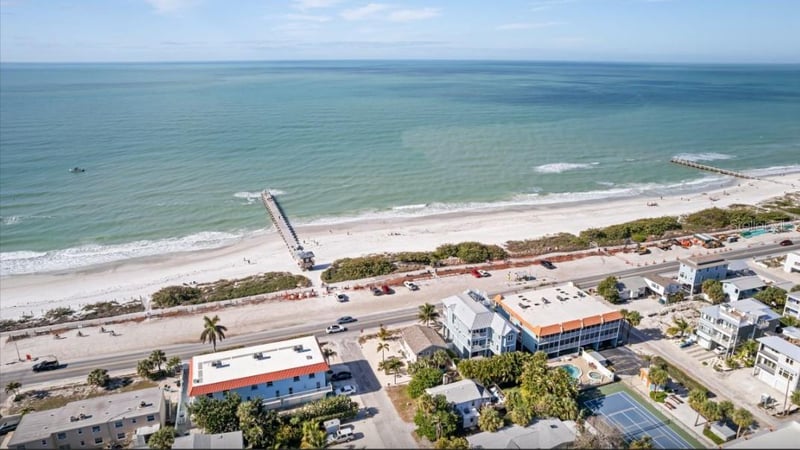 903 Gulf Dr, Bradenton Beach, FL 34217