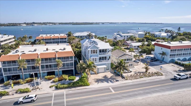 903 Gulf Dr, Bradenton Beach, FL 34217