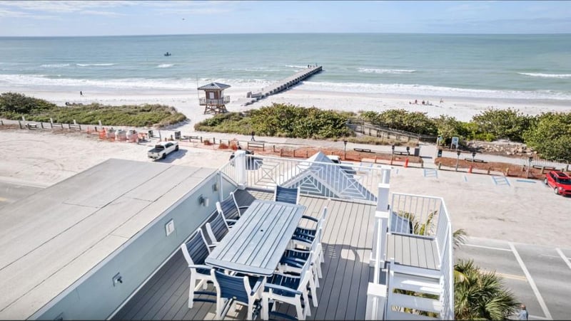 903 Gulf Dr, Bradenton Beach, FL 34217