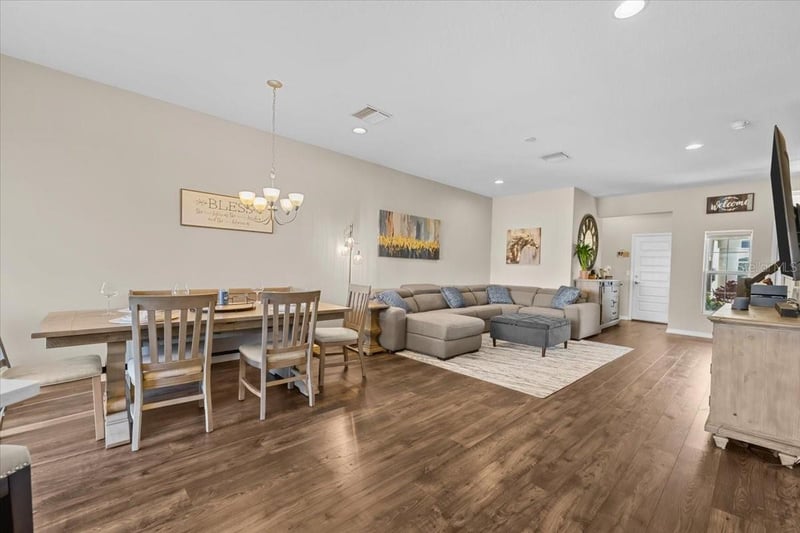 30089 Southwell Ln, Zephyrhills, FL 33543