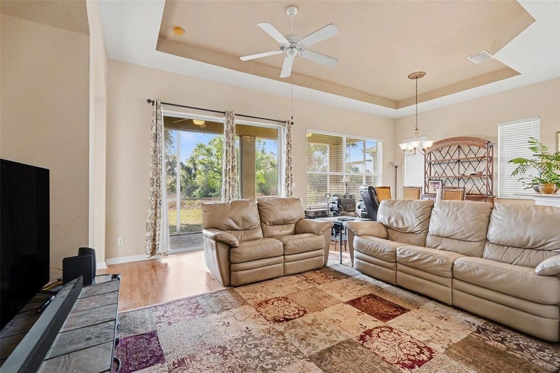 918 Regal Manor Way, Sun City Center, FL 33573