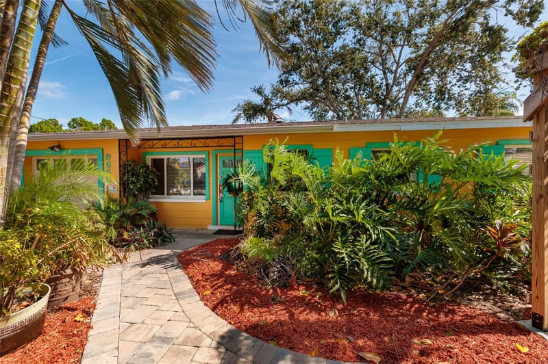 9665 2nd St, St Petersburg, FL 33702