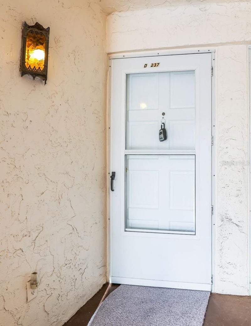 225 Country Club Dr #D237, Largo, FL 33771