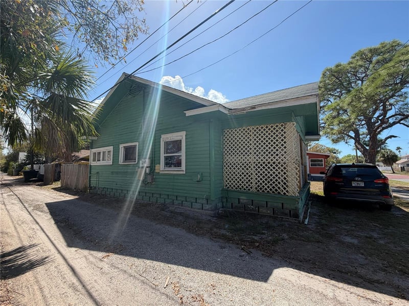 2500 Oakdale St, St Petersburg, FL 33705