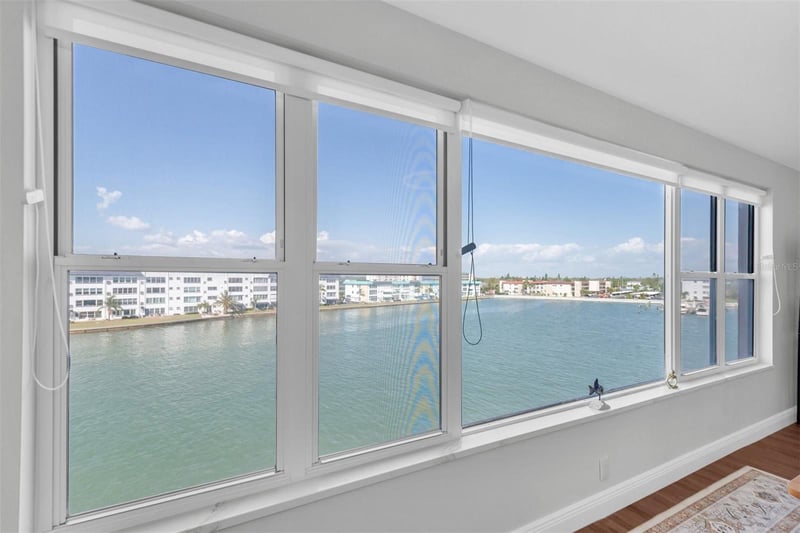 6025 Shore Blvd #405, Gulfport, FL 33707