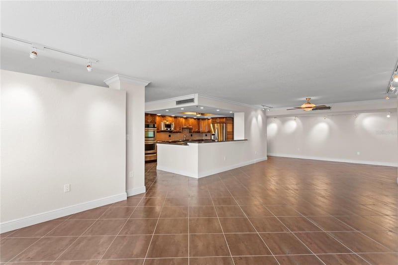 5200 Brittany Dr #4-1102, St Petersburg, FL 33715