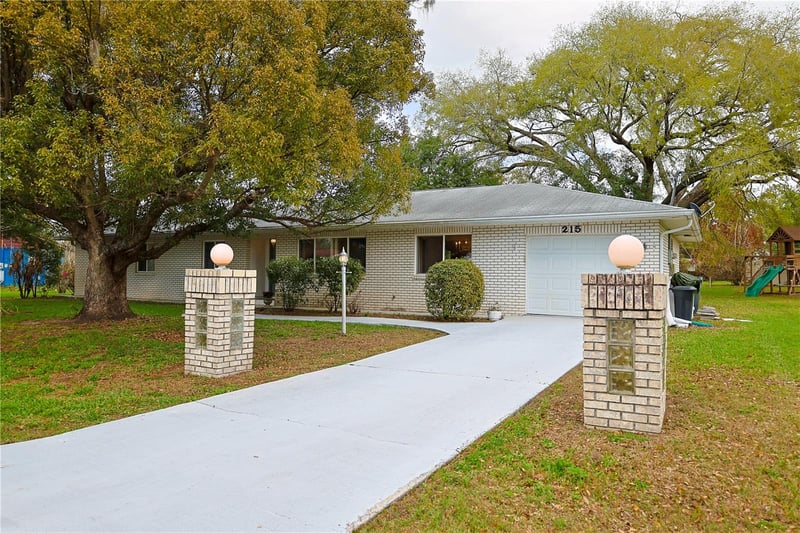 215 Morningside Dr, Valrico, FL 33594