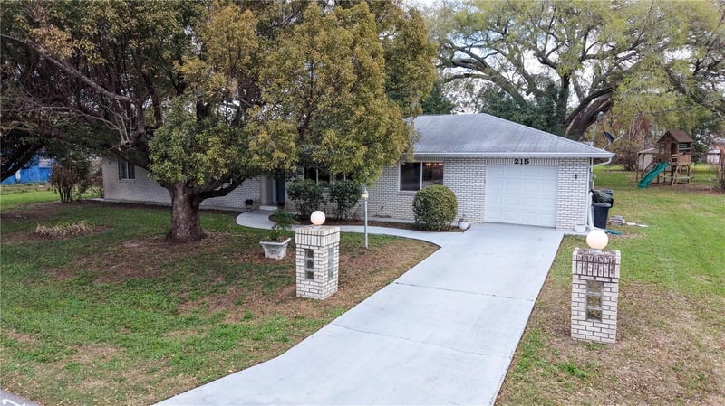 215 Morningside Dr, Valrico, FL 33594