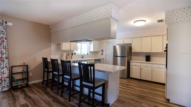 215 Morningside Dr, Valrico, FL 33594